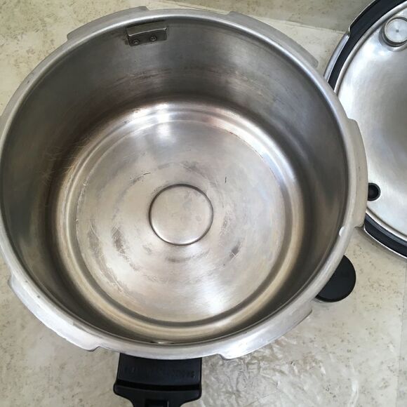 PRESTO STAINLESS STEEL 4 QUART PRESSURE COOKER - Picture 3 of 9